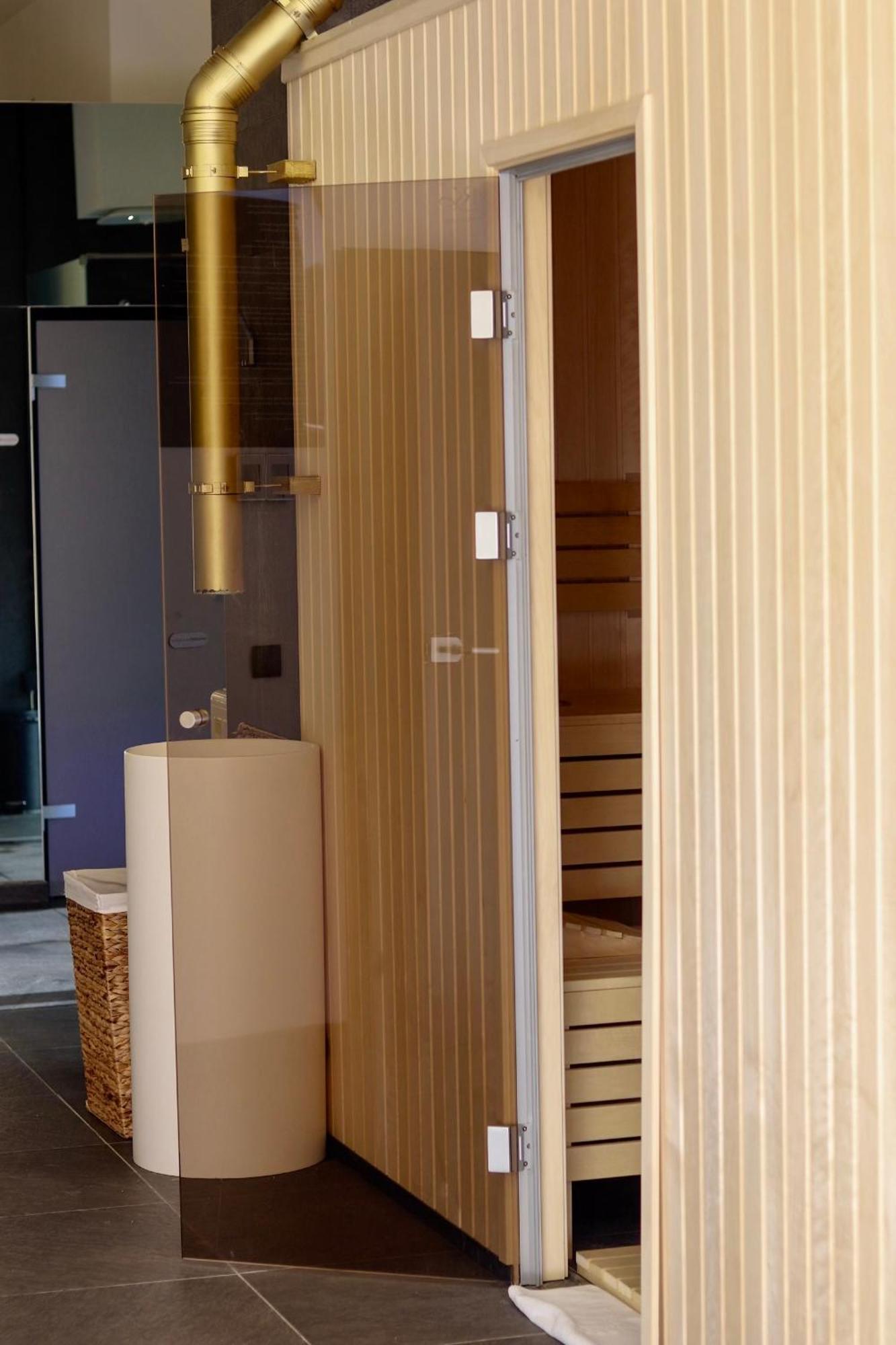 Swissotel Sarajevo Bagian luar foto A modern Finnish sauna
