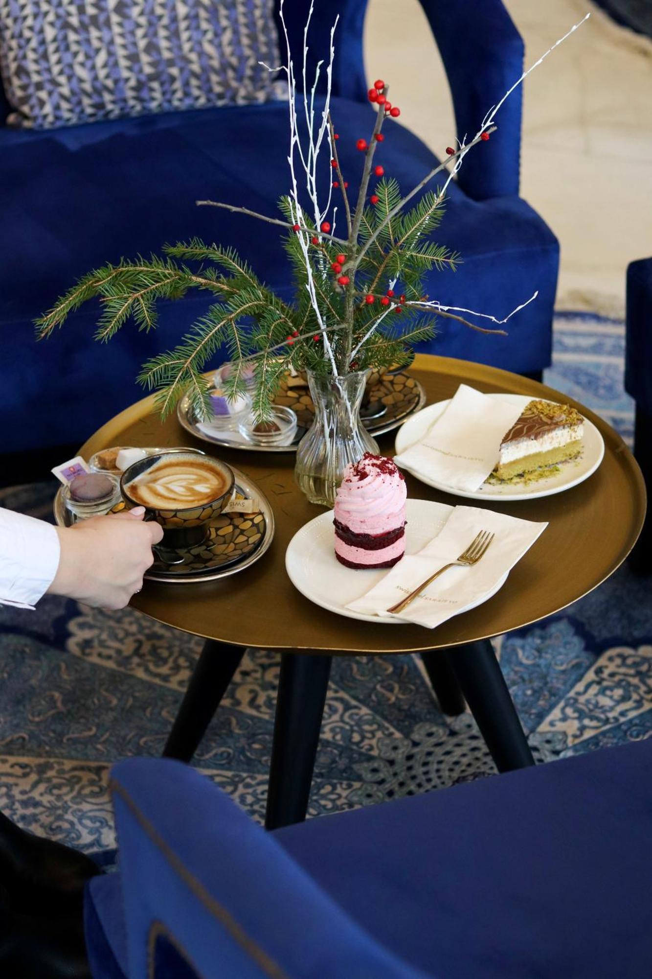 Swissotel Sarajevo Bagian luar foto A selection of cakes and coffee