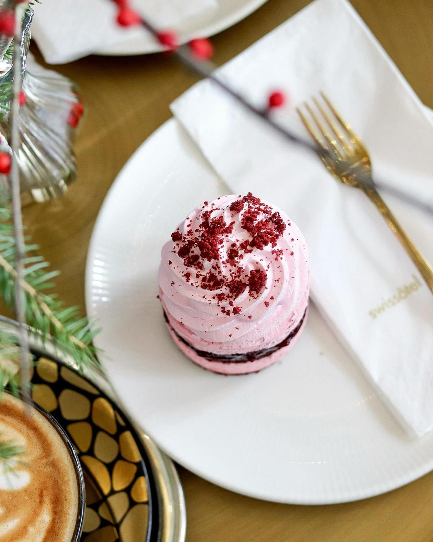 Swissotel Sarajevo Bagian luar foto A cupcake