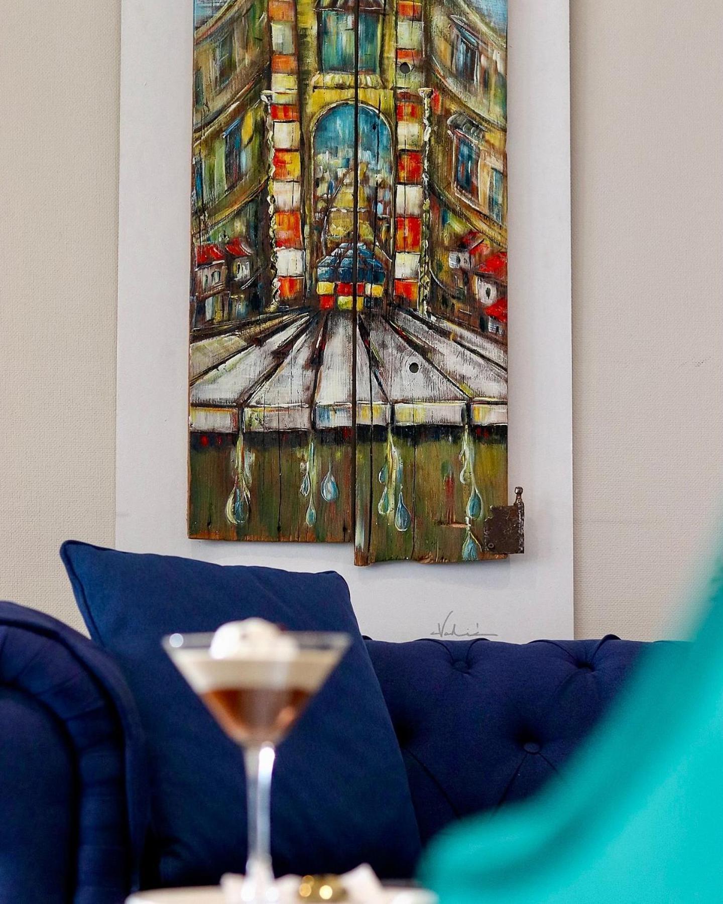 Swissotel Sarajevo Bagian luar foto A painting by the artist