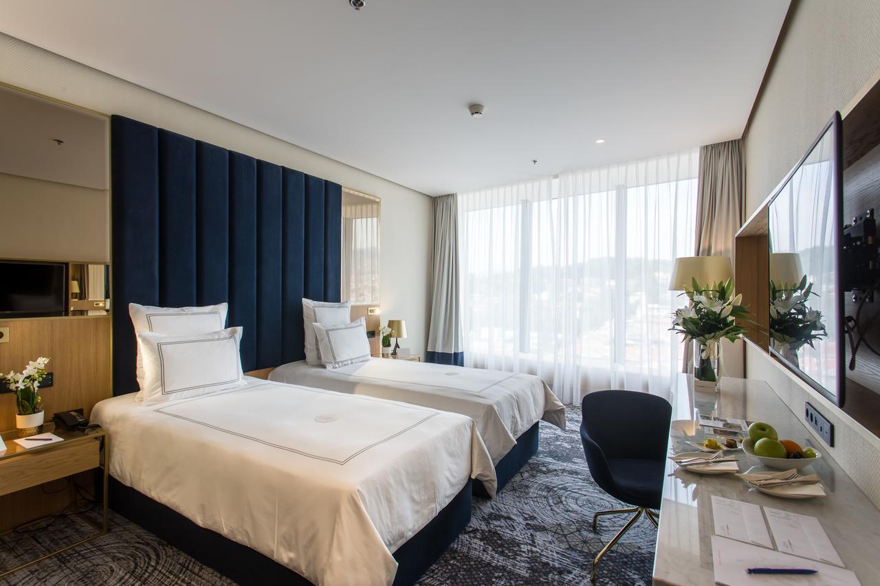 Swissotel Sarajevo Bagian luar foto Deluxe room