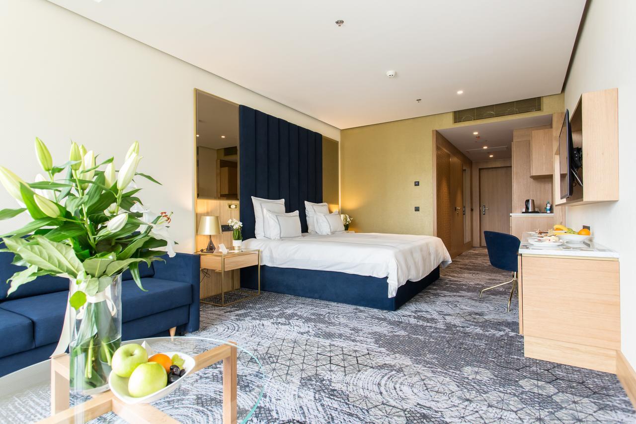 Swissotel Sarajevo Bagian luar foto A room at the hotel