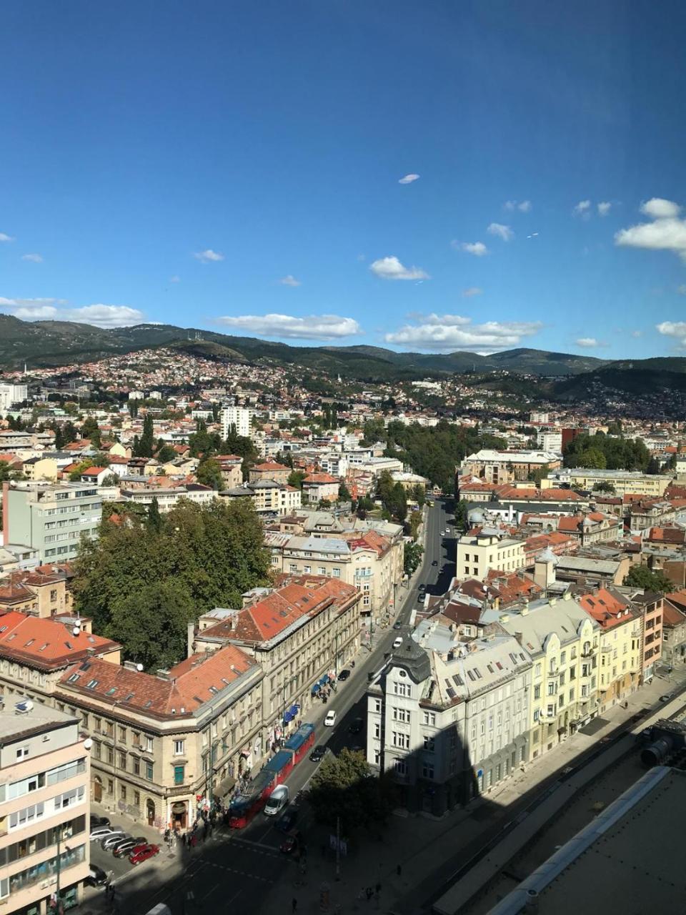 Swissotel Sarajevo Bagian luar foto View of the city