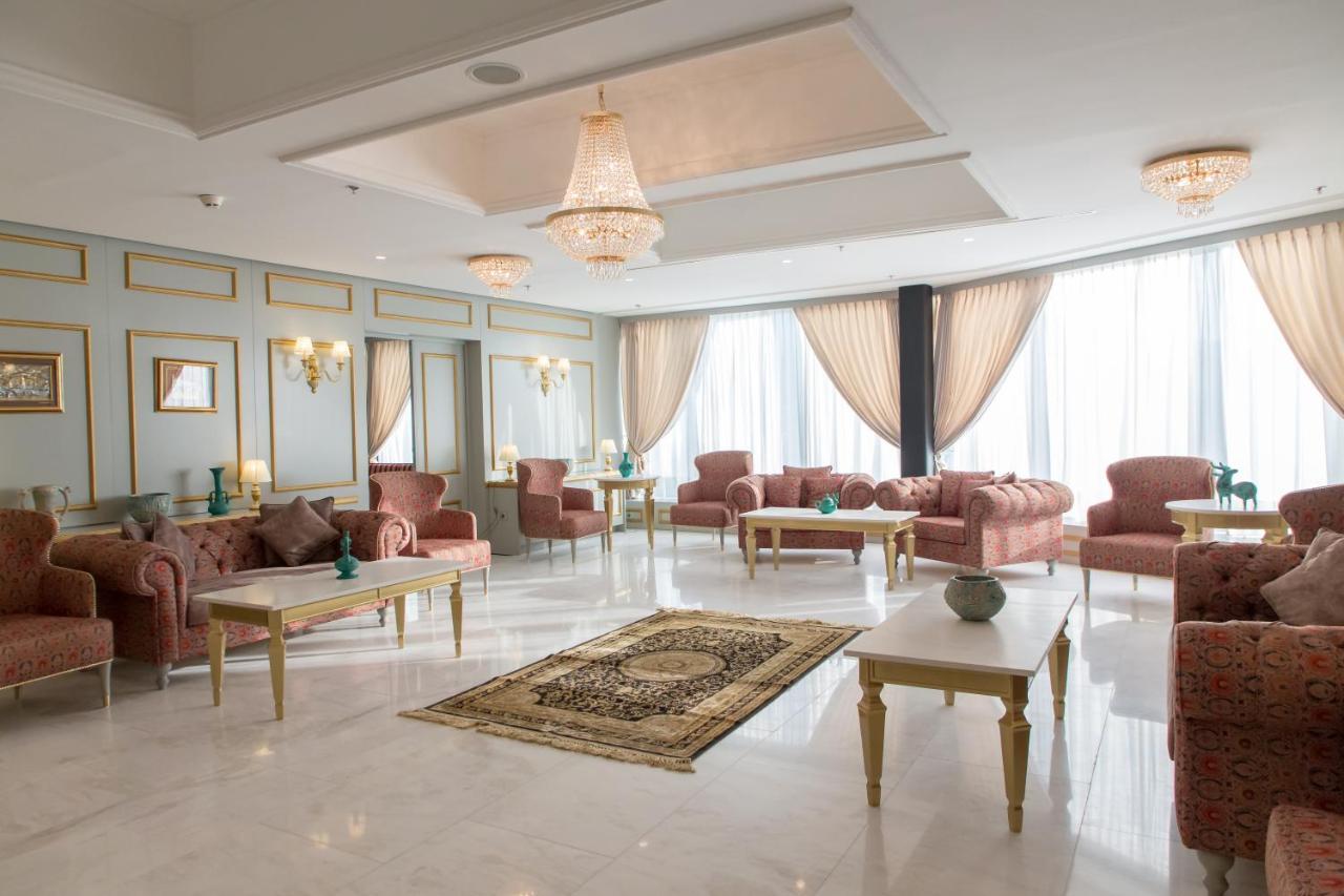 Swissotel Sarajevo Bagian luar foto The lobby of the hotel