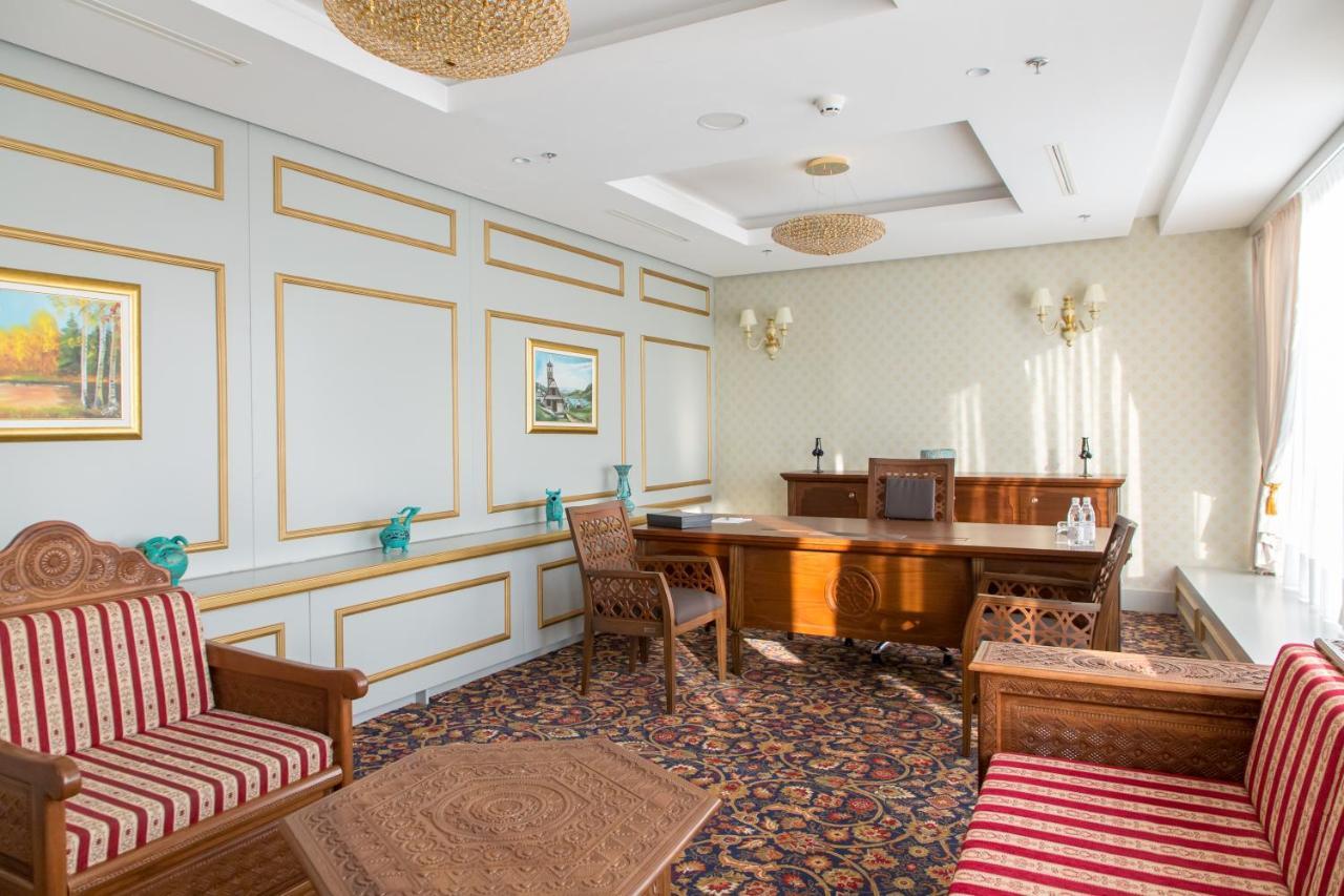 Swissotel Sarajevo Bagian luar foto The office of the President of the University
