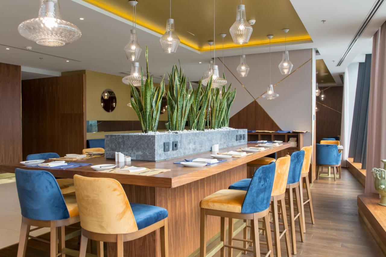 Swissotel Sarajevo Bagian luar foto The interior of the restaurant