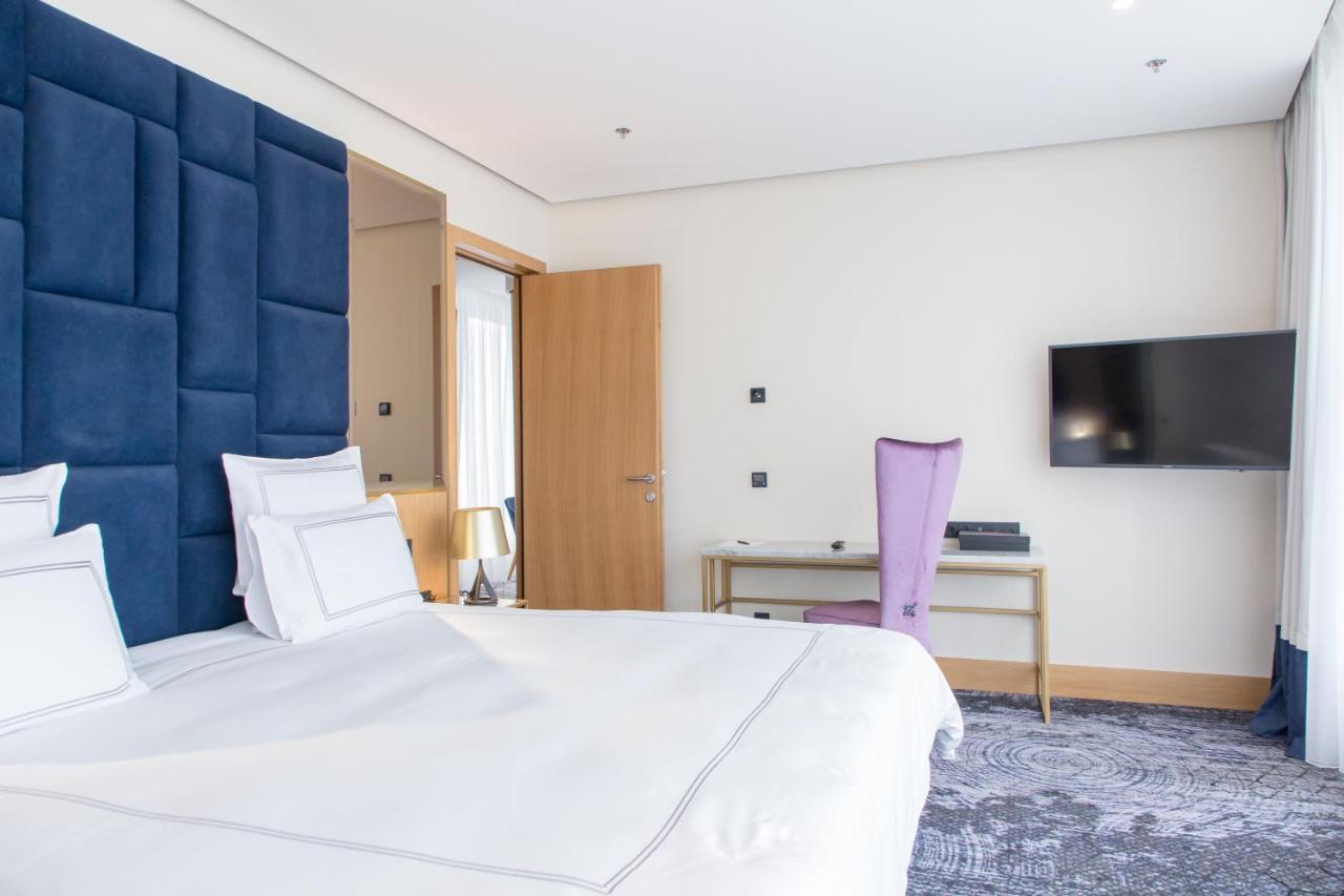 Swissotel Sarajevo Bagian luar foto A bedroom at the hotel